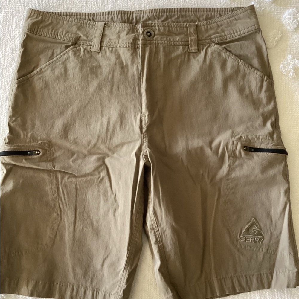 Gerry Men's Khaki Shorts size 34 Rayon Blend zip pockets back/front
V1